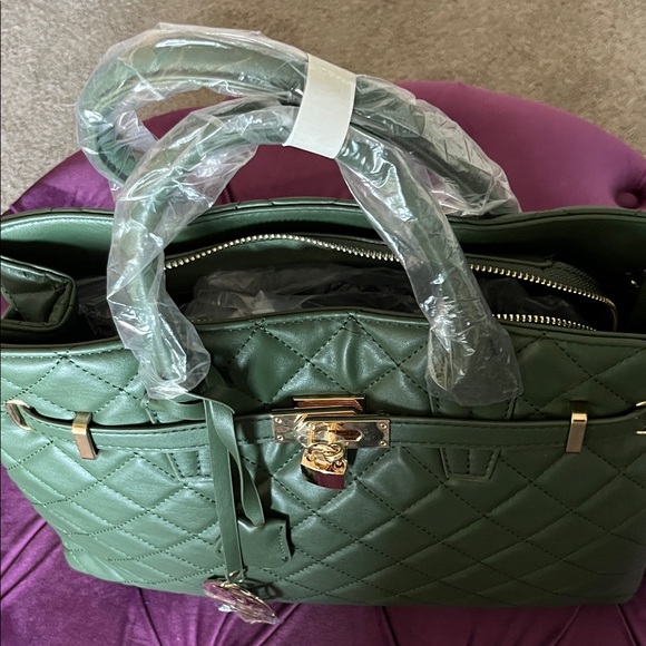 Badgley Mischka Big Diamond Quilted Tote with Front Lock - NWT - Picture 4 of 14